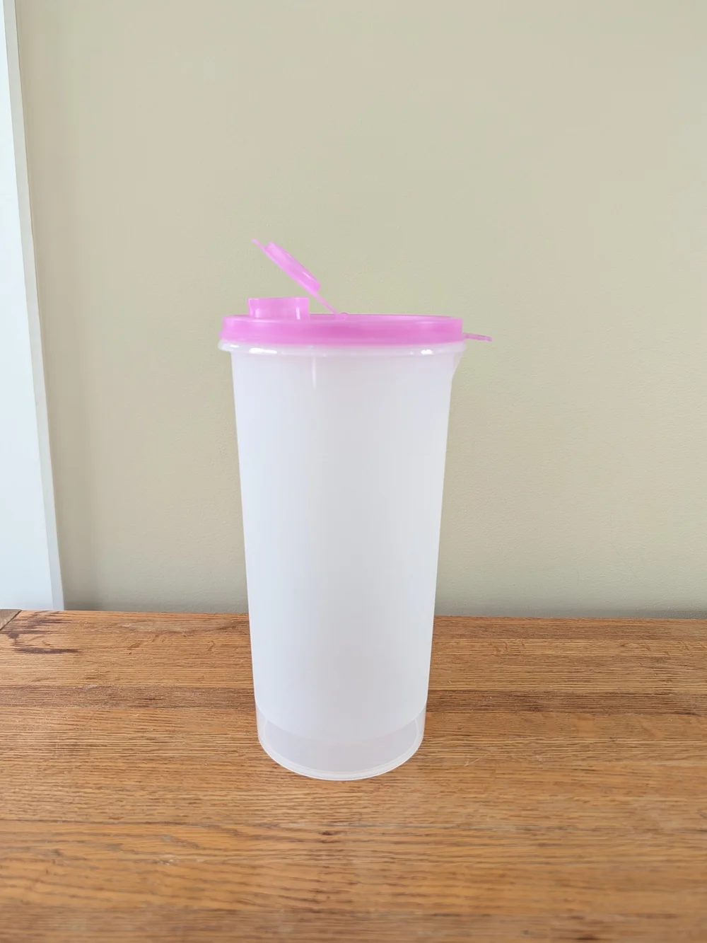 NWT Tupperware Pitcher